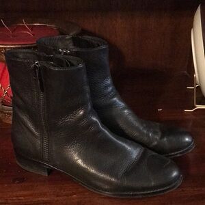 Via Spiga Black Leather Ankle Booties